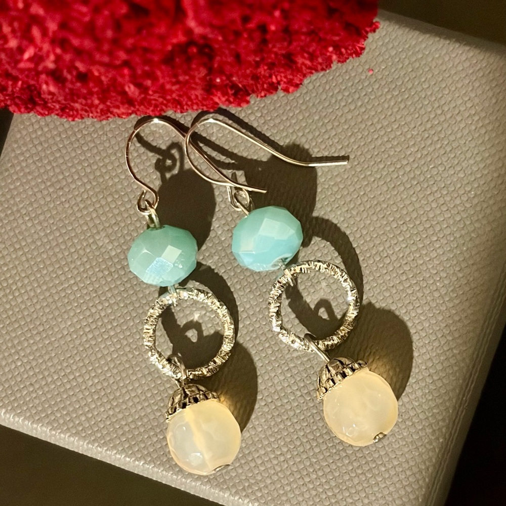 🔴Kat + Bryn Delicate Turquoise & Cream Silver Drop Earrings, NWOT. - Picture 5 of 7